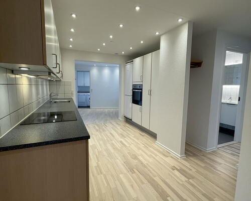 Stor og delevenlig 4-værelses på 138 m2 med køkken-alrum, bryggers og gårdadgang.