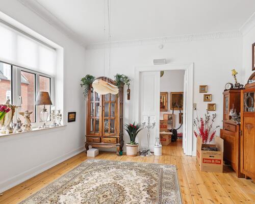 Luksus herskabslejlighed i smuk ejendom