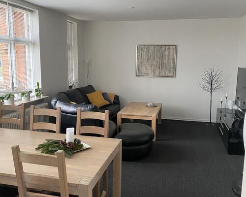 Stor nydelig 3. værelses lejlighed