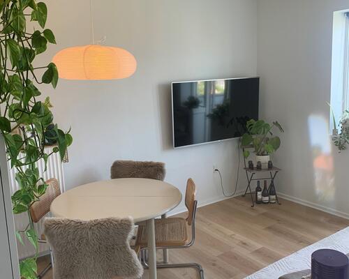 Velindrettet toværelses med altan