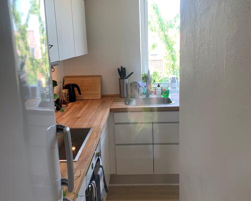 Velindrettet toværelses med altan