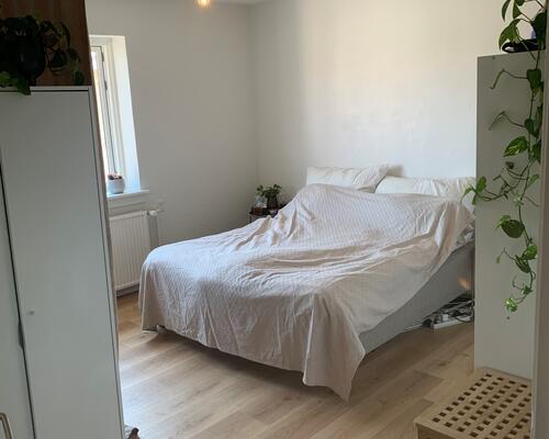 Velindrettet toværelses med altan