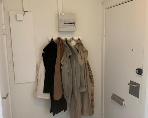 Velindrettet toværelses med altan