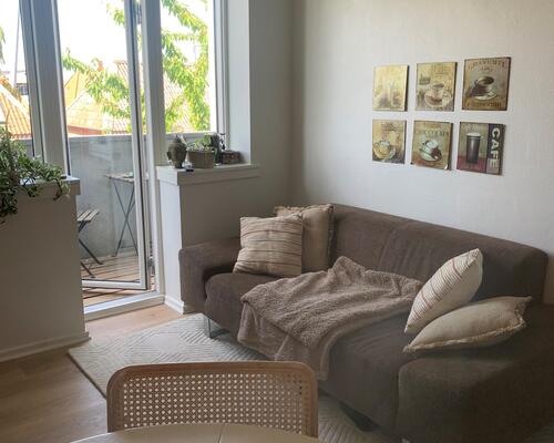 Velindrettet toværelses med altan