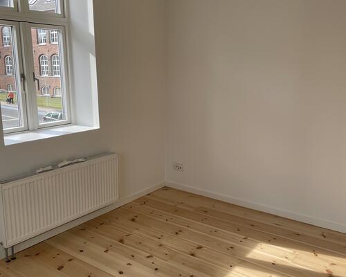 *Perfekt dele lejlighed. Tæt på by, indkøb og tog stationen - mulighed for indskudsfri via vores samarbejdspartner.