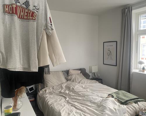 *Perfekt dele lejlighed. Tæt på by, indkøb og tog stationen - mulighed for indskudsfri via vores samarbejdspartner.