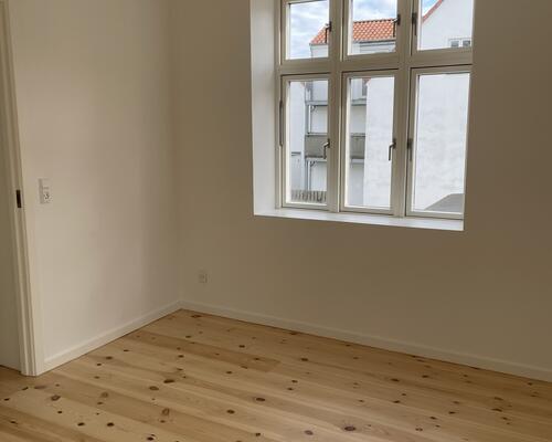 *Perfekt dele lejlighed. Tæt på by, indkøb og tog stationen - mulighed for indskudsfri via vores samarbejdspartner.