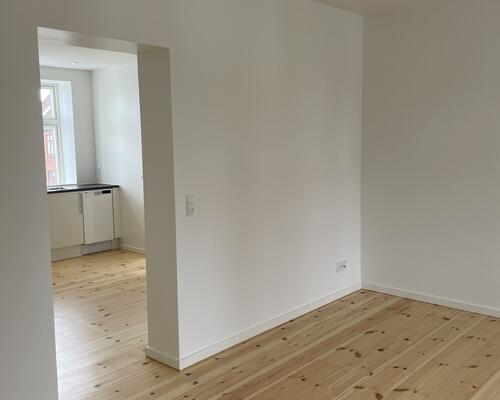 *Perfekt dele lejlighed. Tæt på by, indkøb og tog stationen - mulighed for indskudsfri via vores samarbejdspartner.