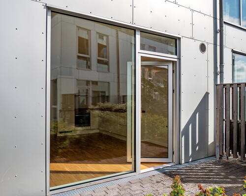 Lækker 3-værelses lejlighed med egen terrasse placeret centralt i Vanløse