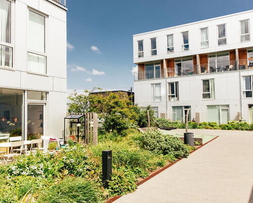 Lækker 3-værelses lejlighed med egen terrasse placeret centralt i Vanløse