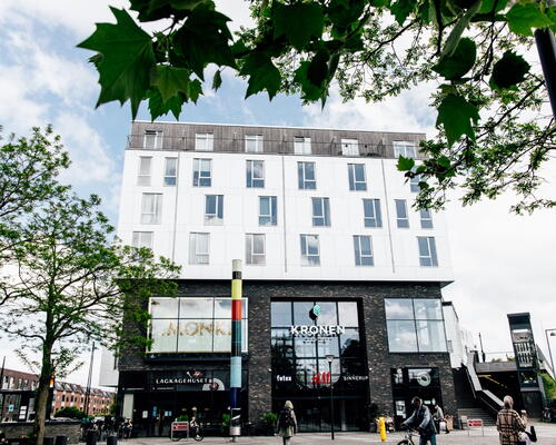 Lækker 3-værelses lejlighed med egen terrasse placeret centralt i Vanløse