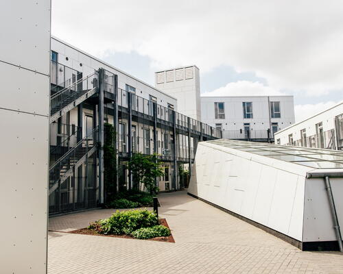 Lækker 3-værelses lejlighed med egen terrasse placeret centralt i Vanløse