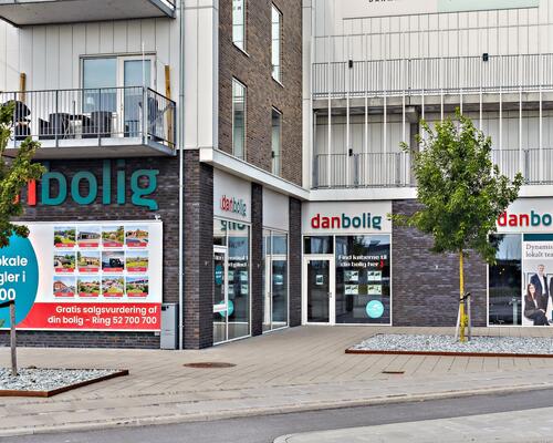 Lejlighed med altan og gode p-muligheder