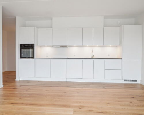 Dejlig 4-værelses bolig med moderne køkken og plads til hele familien - Gulvarme i hele boligen! Ingen bindingsperiode