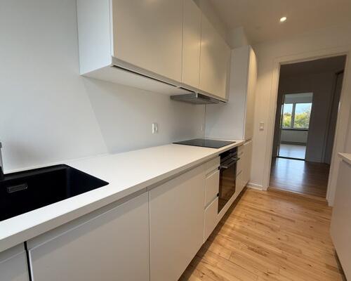 Lys og nyistandsat 4-værelses lejlighed med altan i Horsens