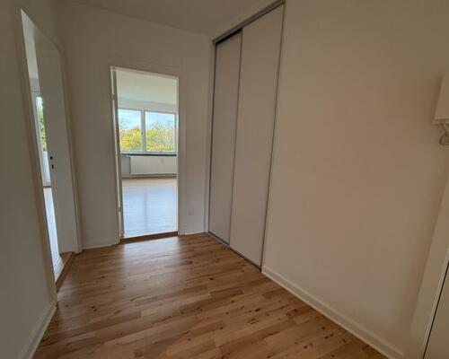 Lys og nyistandsat 4-værelses lejlighed med altan i Horsens