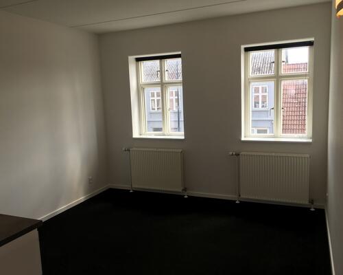 1-værelses i midtbyen, huslejen er inkl. vand og varme