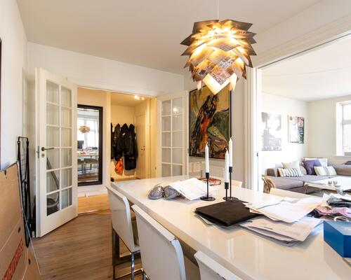 Flot, stor lejlighed et stenkast fra Vejle centrum