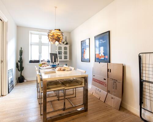 Flot, stor lejlighed et stenkast fra Vejle centrum