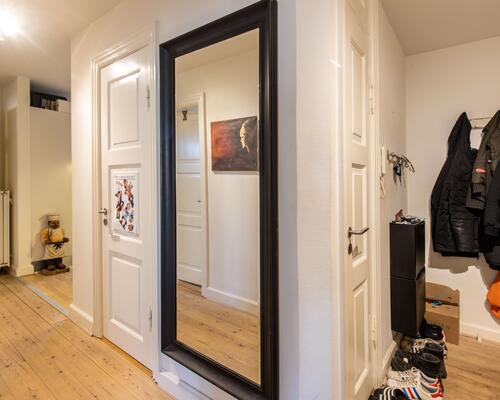 Flot, stor lejlighed et stenkast fra Vejle centrum