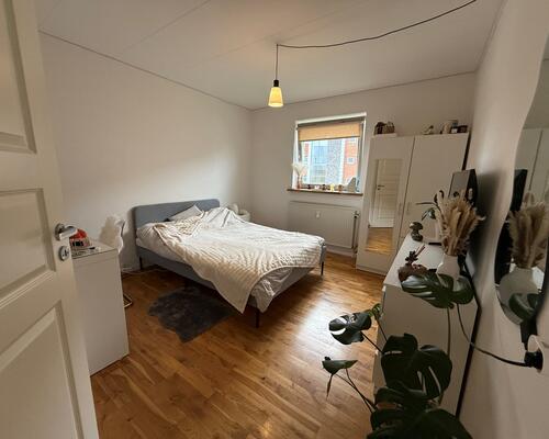 3 værelses lejlighed med skøn altan.