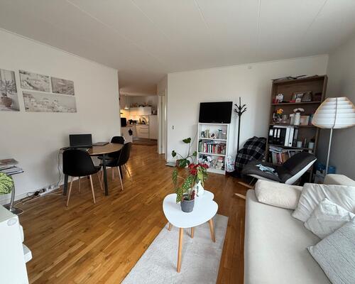 3 værelses lejlighed med skøn altan.