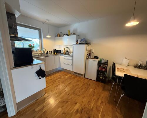 3 værelses lejlighed med skøn altan.