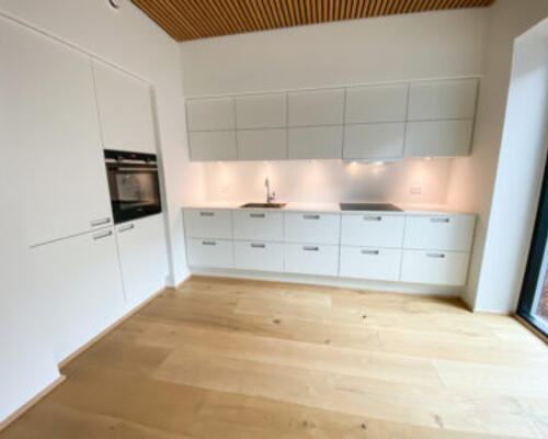 Nybygget og rummelig 3-værelses lejlighed i fantastiske omgivelser