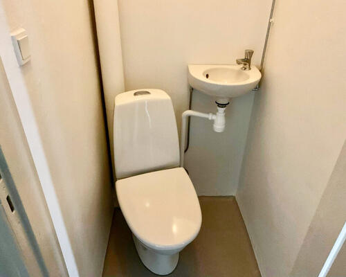 Rummelig 2 værelses lejlighed i vestbyen