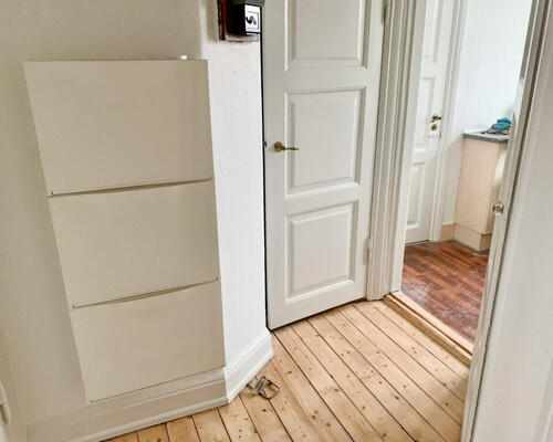 Rummelig 2 værelses lejlighed i vestbyen