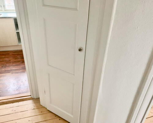 Rummelig 2 værelses lejlighed i vestbyen