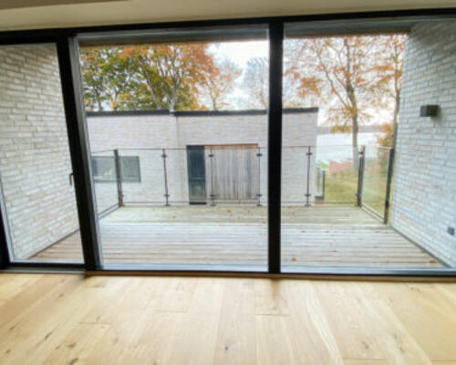 Nybygget og rummelig 3-værelses lejlighed i fantastiske omgivelser