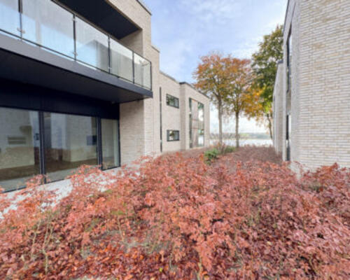 Nybygget og rummelig 3-værelses lejlighed i fantastiske omgivelser