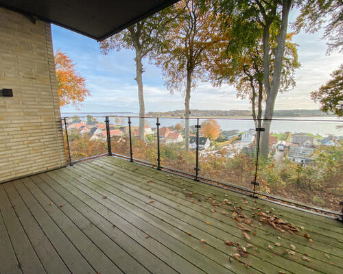 Eksklusiv 3-værelses lejlighed med altan og fantastisk udsigt