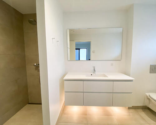 Eksklusiv 3-værelses lejlighed med altan og fantastisk udsigt