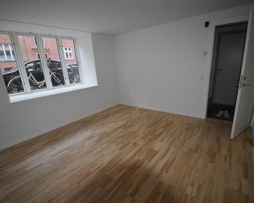 Renoveret kælderlejlighed