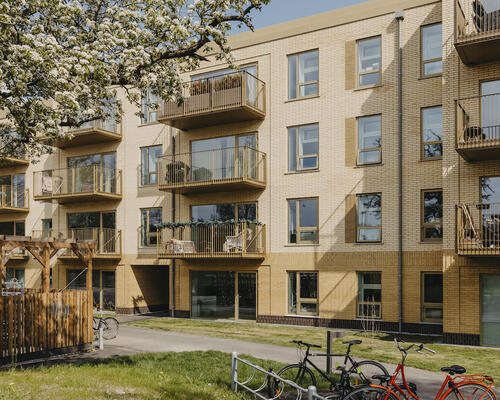 Nybygget lys lejlighed i populært område