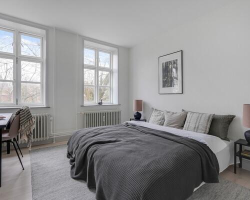 Stor 2-værelses stuelejlighed