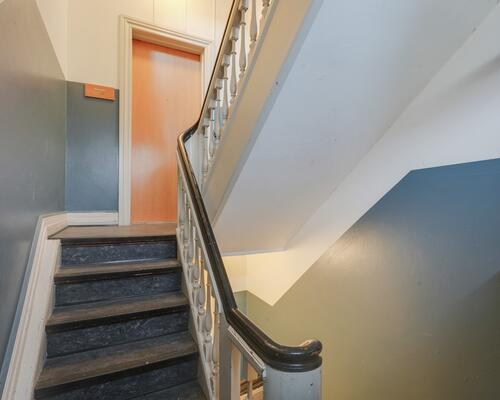 Stor 2-værelses stuelejlighed