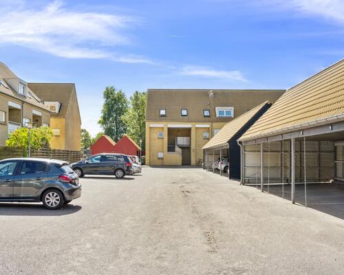 To soveværelser og stor opholdsstue