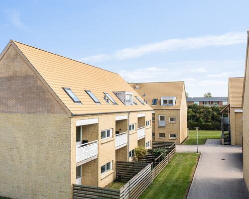 To soveværelser og stor opholdsstue