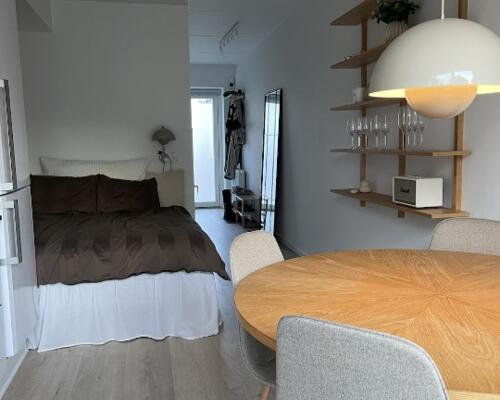 På 4 sal, ende lejlighed. med rigtig god udsigt. billederne er fra en anden lejlighed, som er helt magen til.