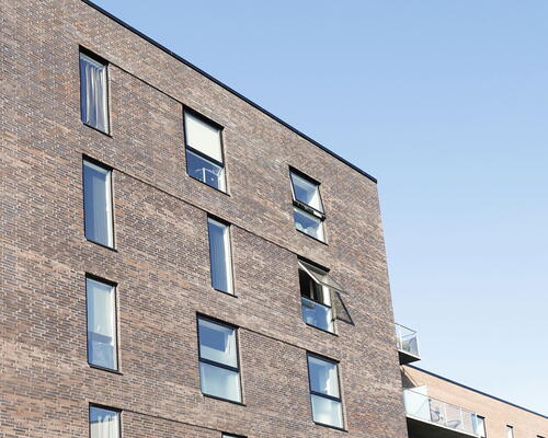 Egedal stationsby - Praktisk 2 vær. lejebolig med stor altan