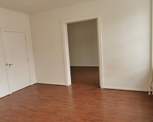 Stor 5 vær. lejlighed - med altan - Attraktiv placering