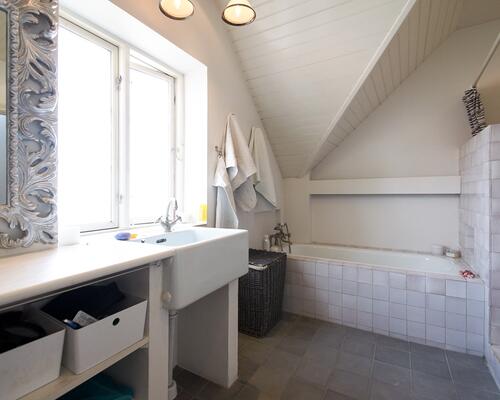 Eksklusivt beliggende villa med direkte adgang til Øresund – Lars Carls Vej, Taarbæk