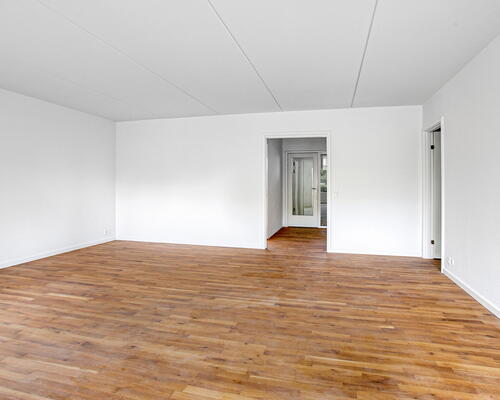 Sjældent udbudt 4-vær. lejlighed med lyse rum, flot udsigt og naturskøn beliggenhed ved Furesø