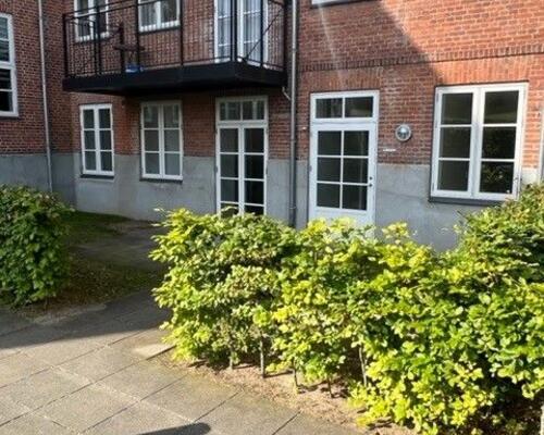 Hyggelig 3 værelses med lille østvendt terrasse/have