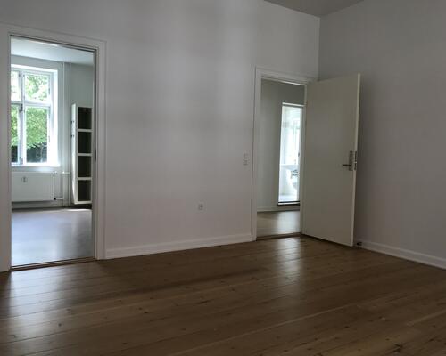 Centralt beliggende lejlighed i flot ældre ejendom