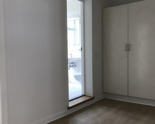 Centralt beliggende lejlighed i flot ældre ejendom