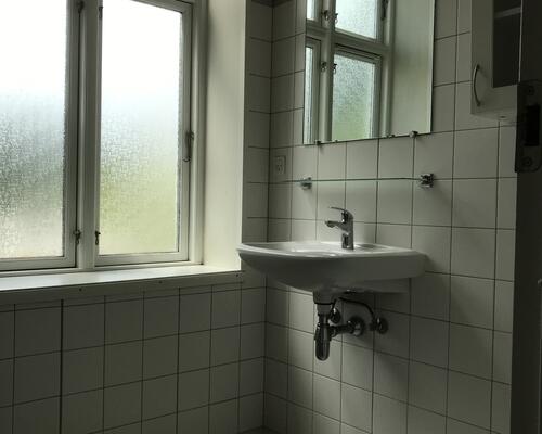 Centralt beliggende lejlighed i flot ældre ejendom